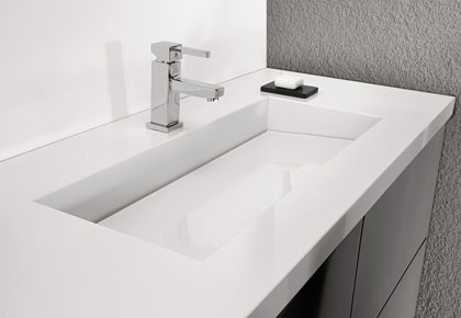 Piani bagno con lavelli integrati in quarzo, gres, Dekton, marmo e granito